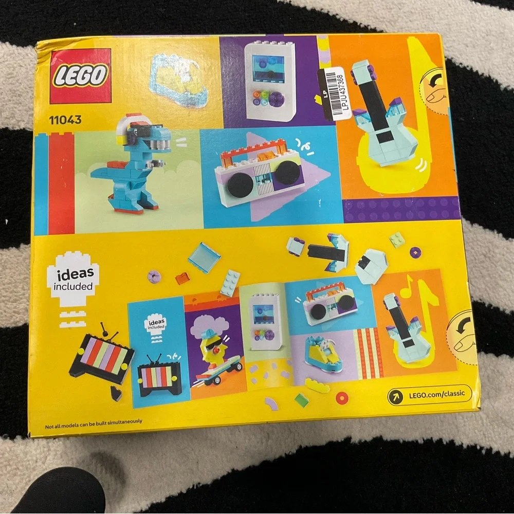 LEGO Classic Creative Set - Blue, Green, Yellow, Purple